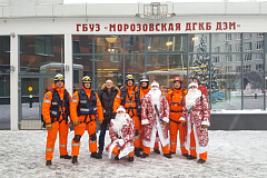 Спасатели Москвы устроят новогодний праздник для детей в Морозовской больнице и других медучреждениях города
